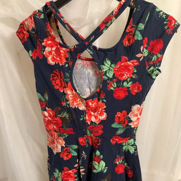 Floral Mini - Picture 2 of 3